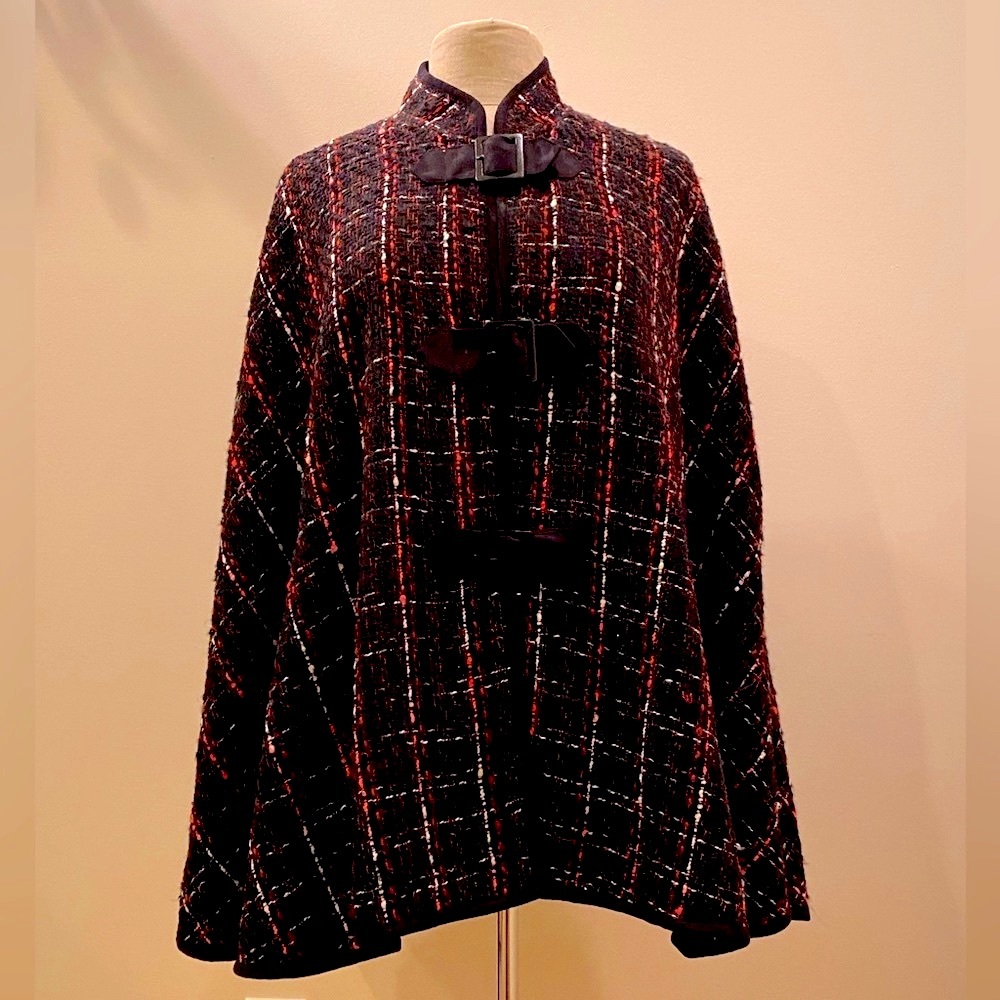 Anne Carson Womens Silk Black/Red/White Cape/Black Buckles & Trim / Size L / XL